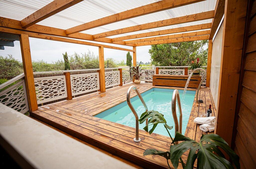 צימרים עם בריכה וג'קוזי פרטי - נווה בר-מלון בוטיק בכפר  דיסקרטי לזוגות 89144