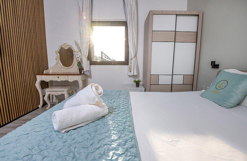 דירת אירוח זוגית עם גקוזי במרפסת - אהבה בתל אביב | פרטיות מוחלטת ואירוח לפי שעה 147717