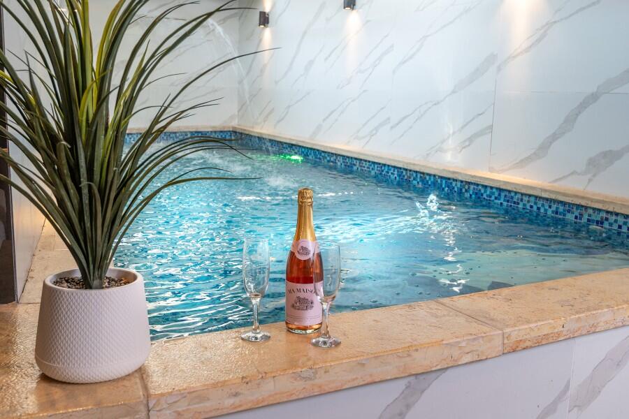 סוויטת בריכה פרטית לזוגות - לאגו סוויט - סוויטות מפנקות לפי שעה בירושלים - דירות VIP 107815