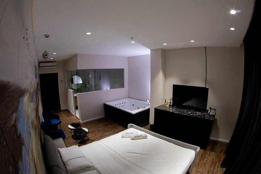 סוויטת רויאל עם ג'קוזי - Royal Hotel ראשל