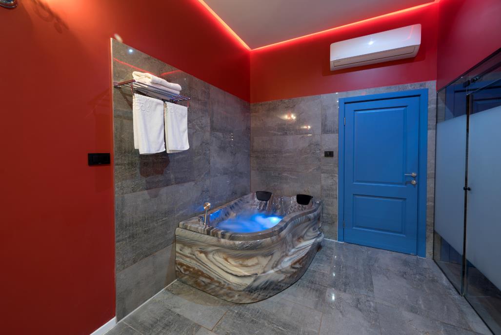 חדר 107 - בלו טופז  - סוויטות יוקרתיות להשכרה לפי שעה במרכז הארץ 101400