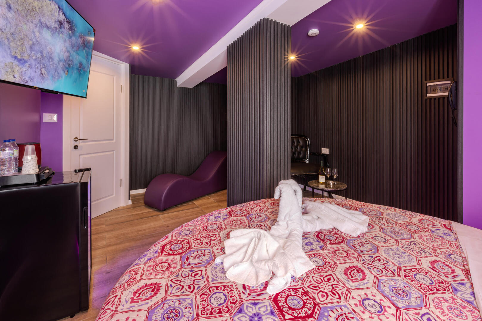 חדר 108 אמטיסט - ברוכים הבאים לסיקרטס - Secrets - חדרים וסוויטות לפי שעה במרכז הארץ 100932