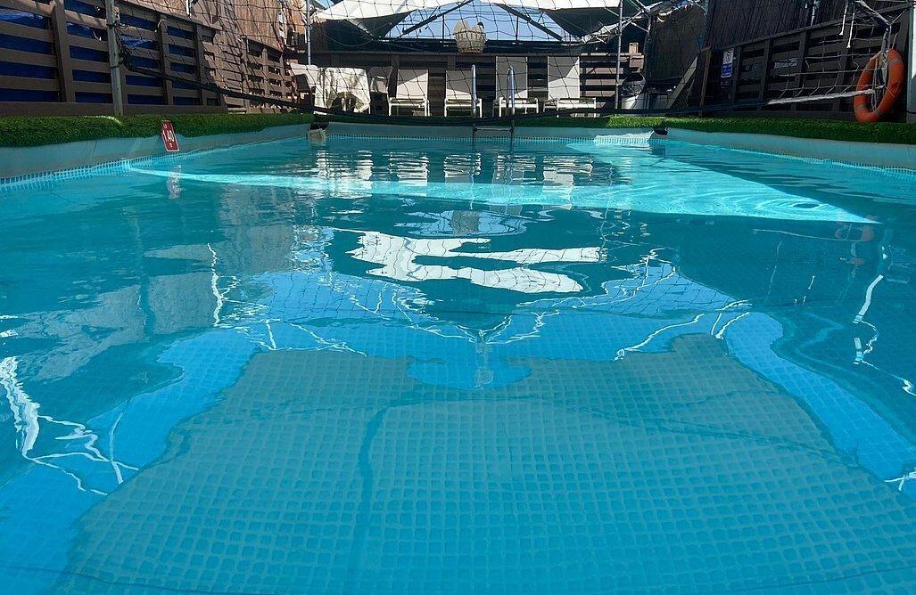 חצר ובריכה - ויליג' קומפלקס - 5 יחידות לאירוח שעתי בניר בנים 121819