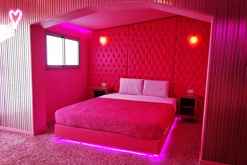 סוויטה ג'קוזי 105 אמור - ברוכים הבאים לסיקרטס - Secrets - חדרים וסוויטות לפי שעה במרכז הארץ 101160