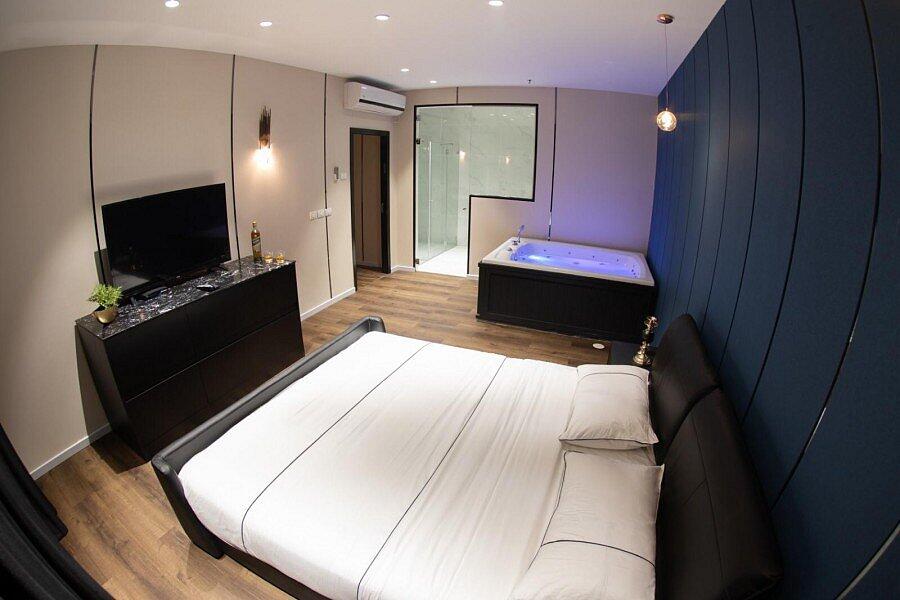 סוויטת רויאל דלקס ג'קוזי וסלון - ספא רויאל - סוויטות מפנקות להשכרה לפי שעה במרכז 147924