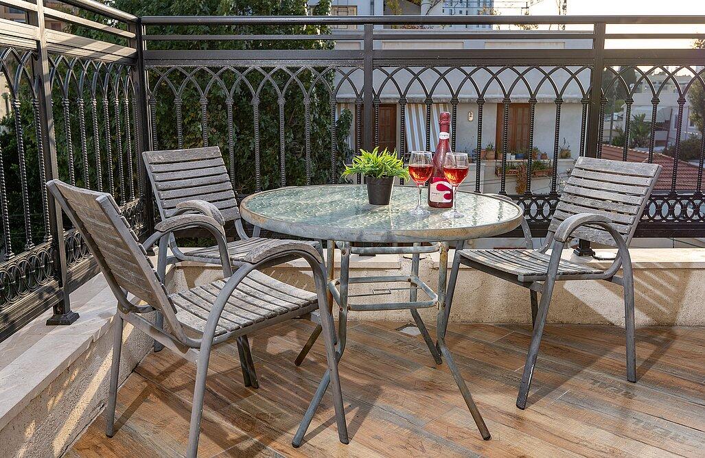 דירת אירוח זוגית עם גקוזי במרפסת - אהבה בתל אביב | פרטיות מוחלטת ואירוח לפי שעה 147721