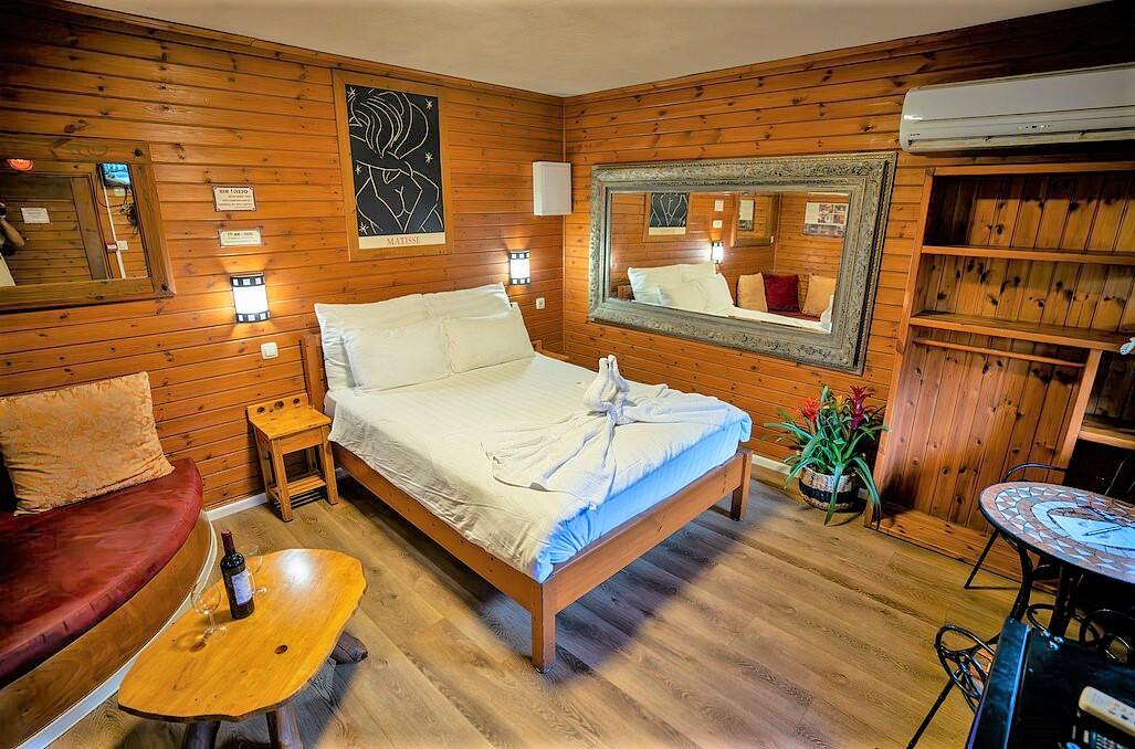 צימרים עם ג'קוזי פרטי - נווה בר-מלון בוטיק בכפר  דיסקרטי לזוגות 89112