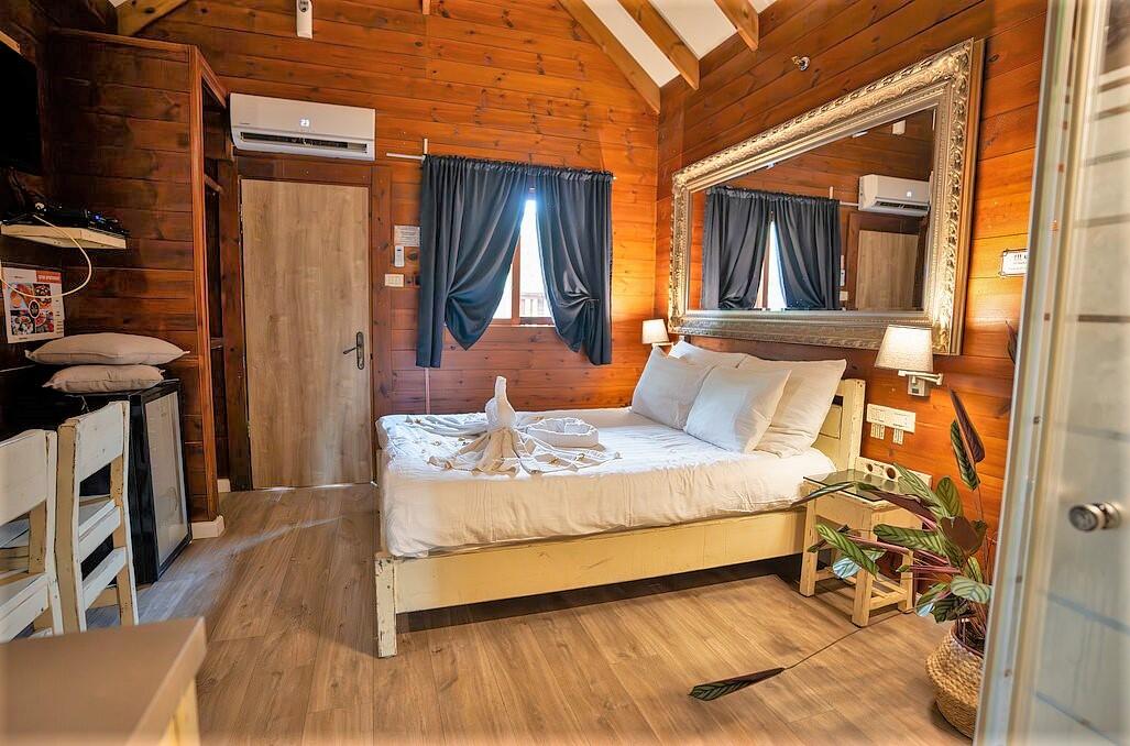 צימרים עם ג'קוזי פרטי - נווה בר-מלון בוטיק בכפר  דיסקרטי לזוגות 89116