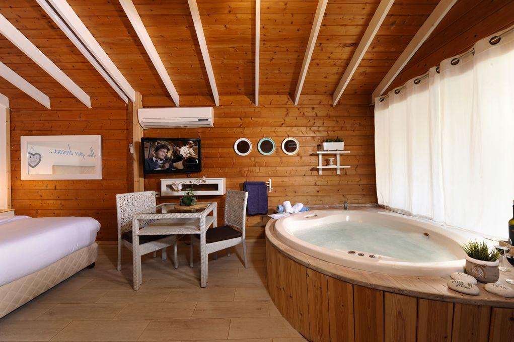 מתחם פנימי + טיפולי ספא - טרופי צימר ספא - 5 בקתות עץ בשזור - דירות VIP 113496