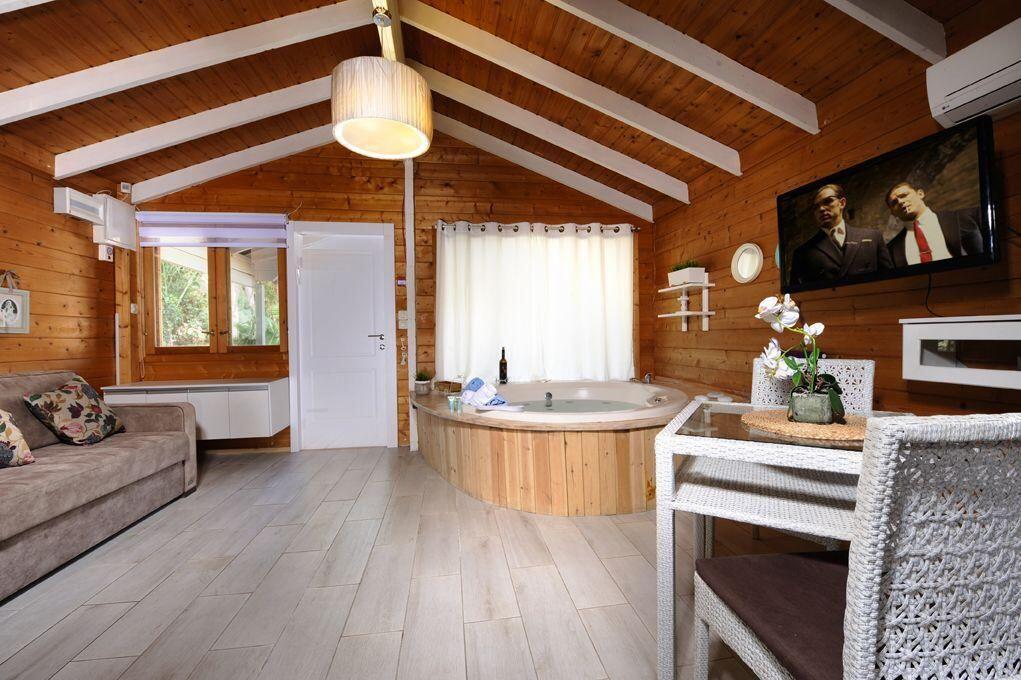 מתחם פנימי + טיפולי ספא - טרופי צימר ספא - 5 בקתות עץ בשזור - דירות VIP 113503