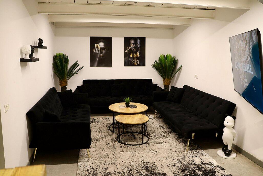 מתחם פנים - סוויטת בוטיק גלרי I נופש שעתי בתל אביב I מרחק הליכה מהים 141356