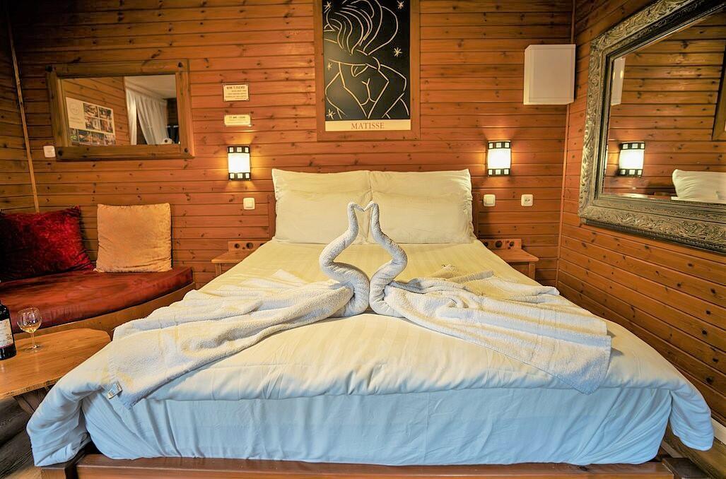 צימרים עם ג'קוזי פרטי - נווה בר-מלון בוטיק בכפר  דיסקרטי לזוגות 89111