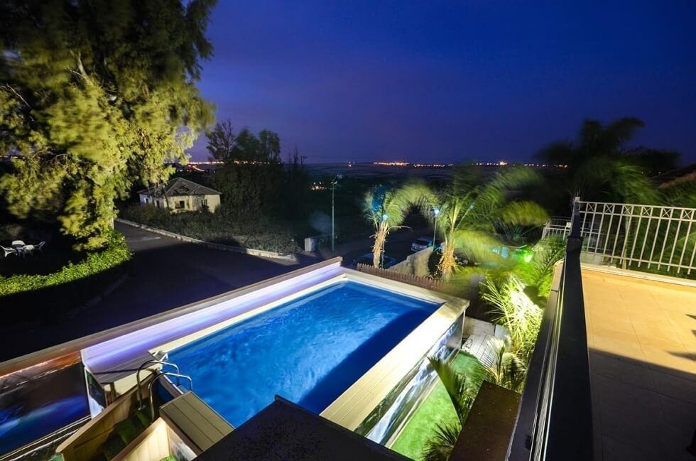 המתחם החיצוני - אהבה במושבה - צימרים דיסקרטיים 5 דקות מטבריה, כל צימר עם מיטה זוגית, ג'קוזי זוגי, פינות ישיבה ועוד... 69979