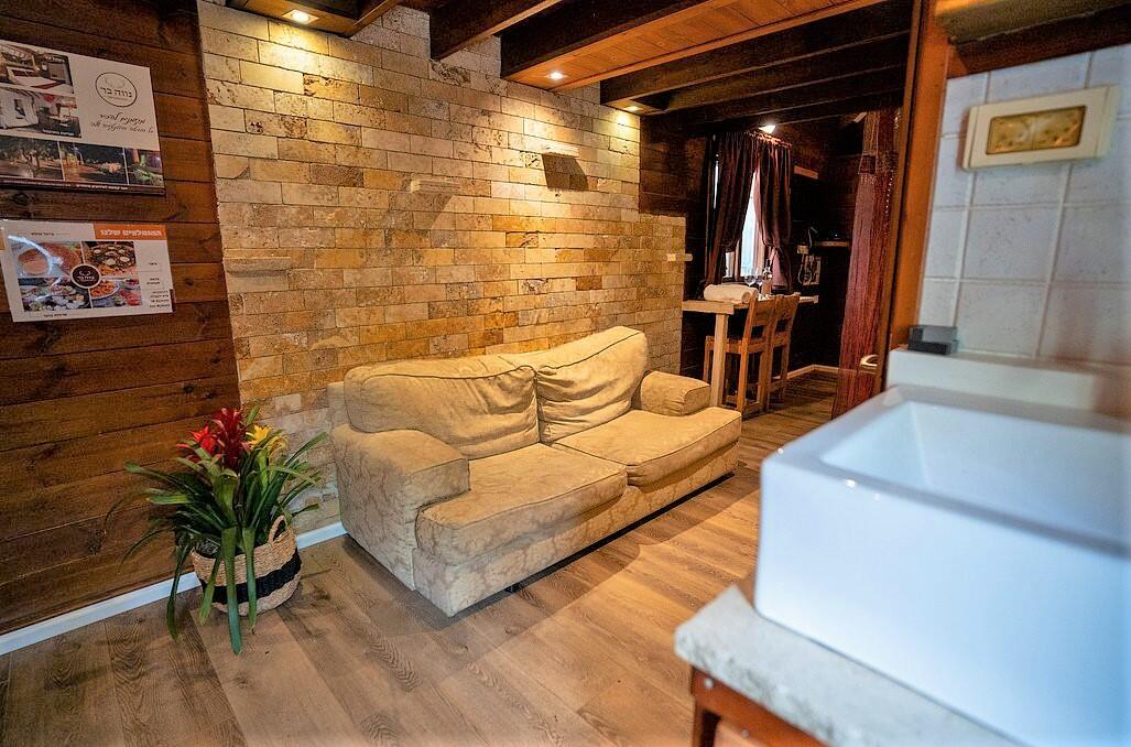 צימרים עם ג'קוזי פרטי - נווה בר-מלון בוטיק בכפר  דיסקרטי לזוגות 89126