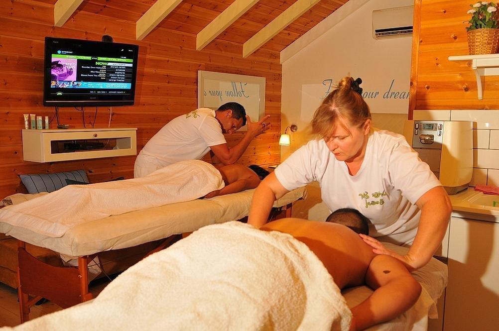 מתחם פנימי + טיפולי ספא - טרופי צימר ספא - 5 בקתות עץ בשזור - דירות VIP 113500