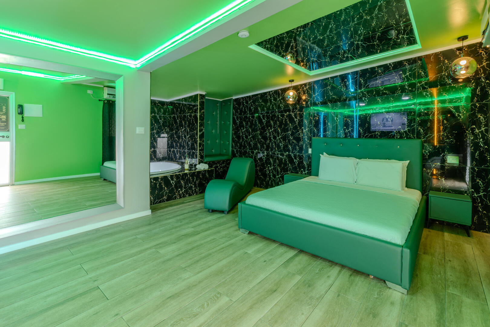 חדר ג'קוזי ארמלד - ברוכים הבאים לסיקרטס - Secrets - חדרים וסוויטות לפי שעה במרכז הארץ 100941